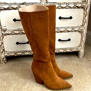 Beautiful tall suede boots!